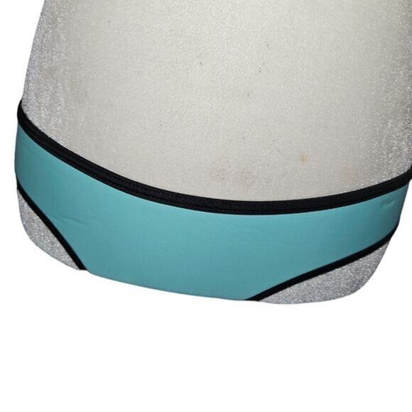 Triangl Swimsuit - Picture 3 of 10